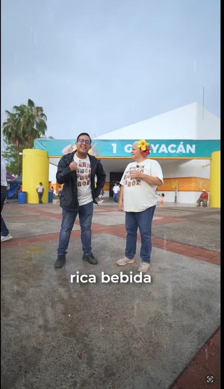 Reel con bebida típica en feria