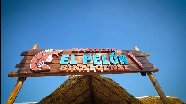 Letrero del restaurante El Pelón Sinaloense